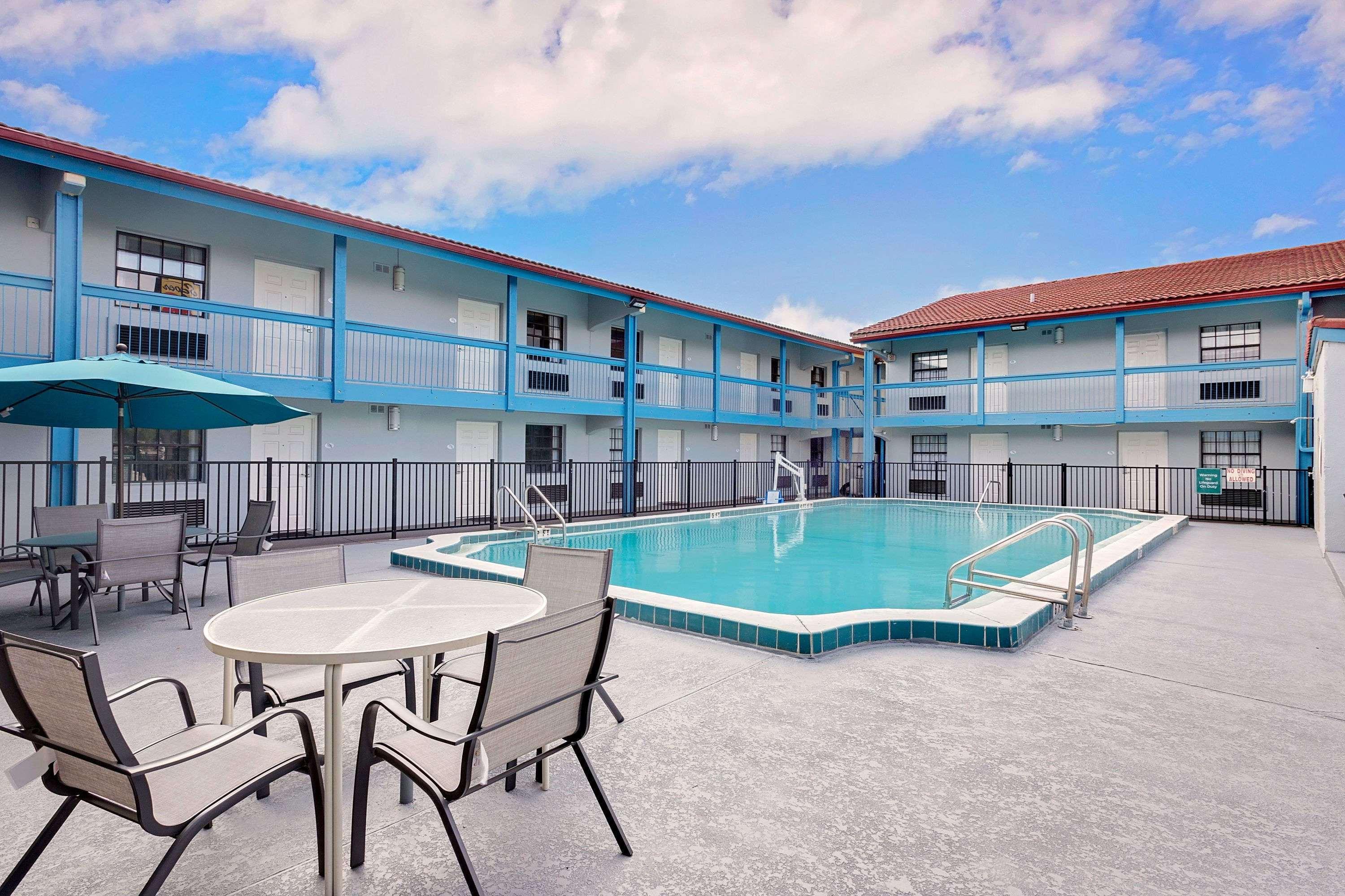 Baymont By Wyndham Jacksonville Orange Park Exterior photo
