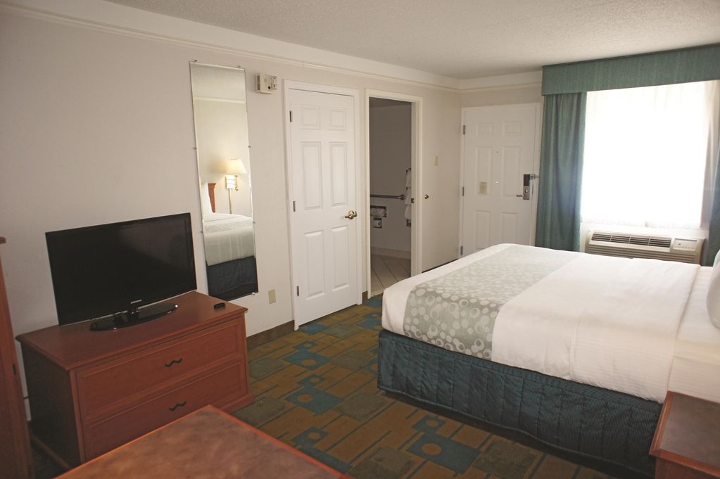Baymont By Wyndham Jacksonville Orange Park Room photo