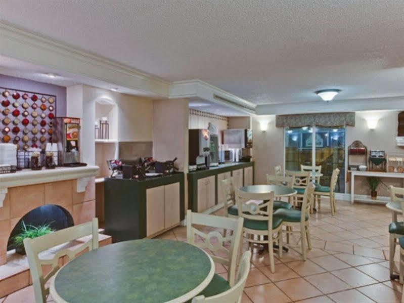 Baymont By Wyndham Jacksonville Orange Park Exterior photo